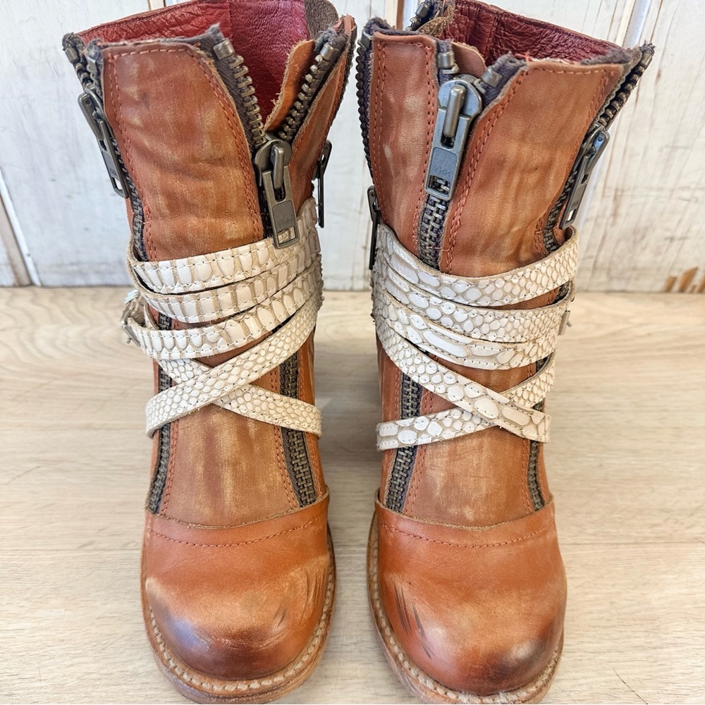 Freebird Balboa Brown Leather Ankle Boots with Cream Straps - Picture 6 of 9